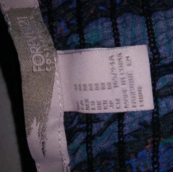 Forever 21 Aztec Smocked Top - Picture 4 of 4